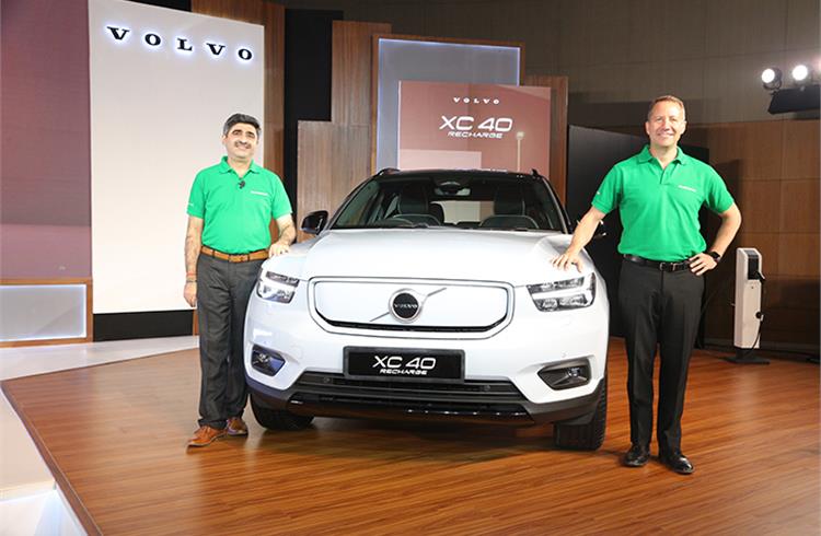 L-R: Jyoti Malhotra, Managing Director, Volvo Car India and Charles Frump, former Managing Director, Volvo Car India, with the XC40 Recharge.