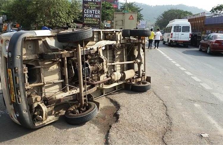 In 2018, 113,490 passenger vehicles were involved in road crashes in India, resulting in 30,811 deaths and injuring 123,517 people.
