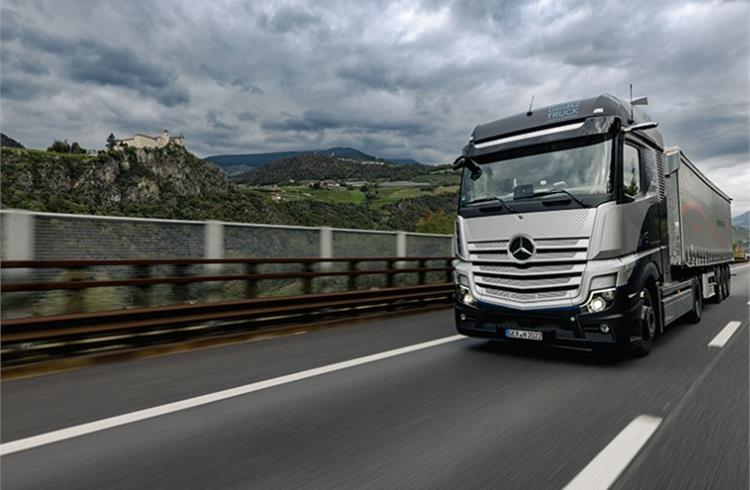 The Mercedes-Benz GenH2 truck is being developed for flexible and demanding applications in the important segment of heavy-duty transport and long-haul applications.