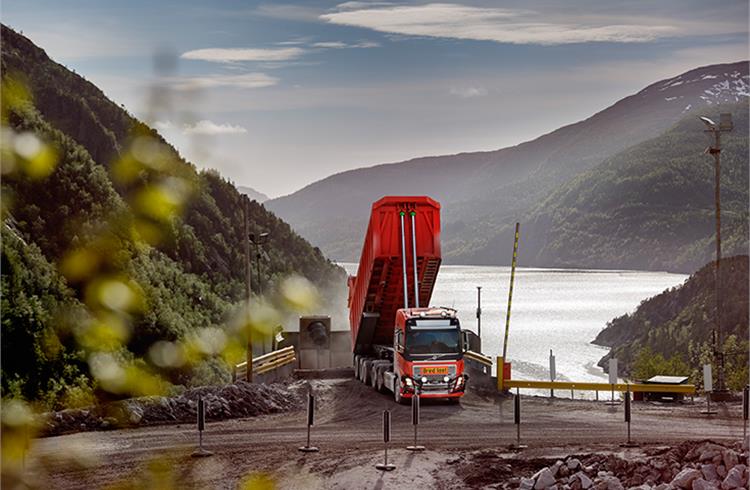 Six autonomous Volvo FH trucks will transport limestone over a five-kilometre stretch through tunnels between the Bronnoy Kalk mine and the crusher.