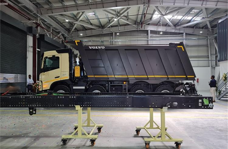 The live mock-up chassis space inside the tech lab can accommodate large-sized vehicles including trucks, cabs as well as master chassis.