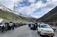 Tourism contributes around 50% to the GDP of Ladakh. Since 2015, the tourist inflow has more than doubled with most of the travel undertaken in fossil-fuelled vehicles. (Photo: Uday Weling)