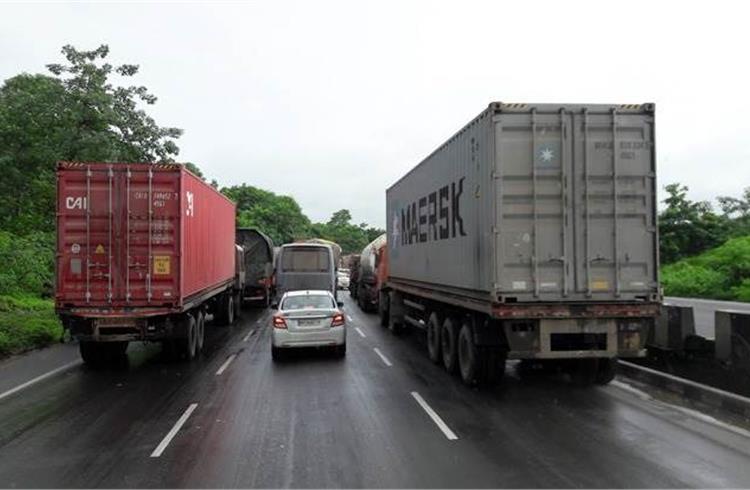 Maharashtra lockdown: estimated Rs 315 crore a day loss to truckers