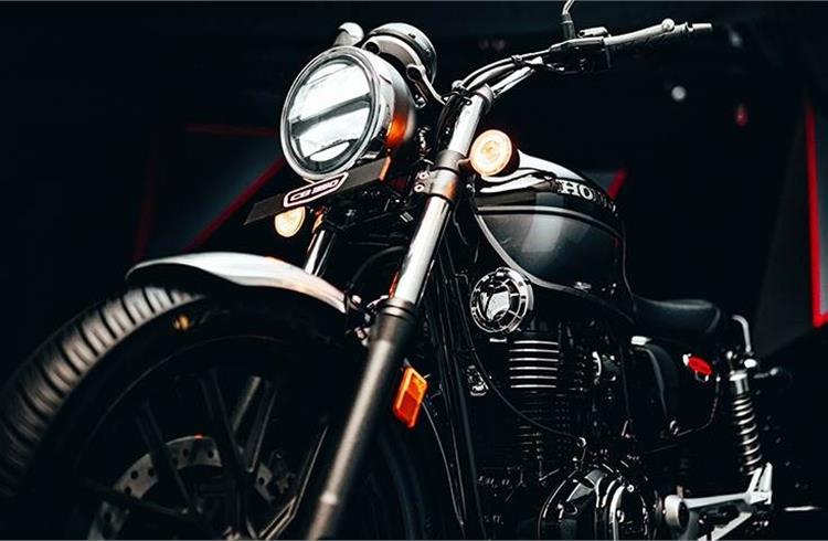 An amalgamation of retro-modern, the Honda Hness CB 350 comes equipped with a telescopic front suspension, alloy wheels, front and rear disc brakes and dual-channel ABS.