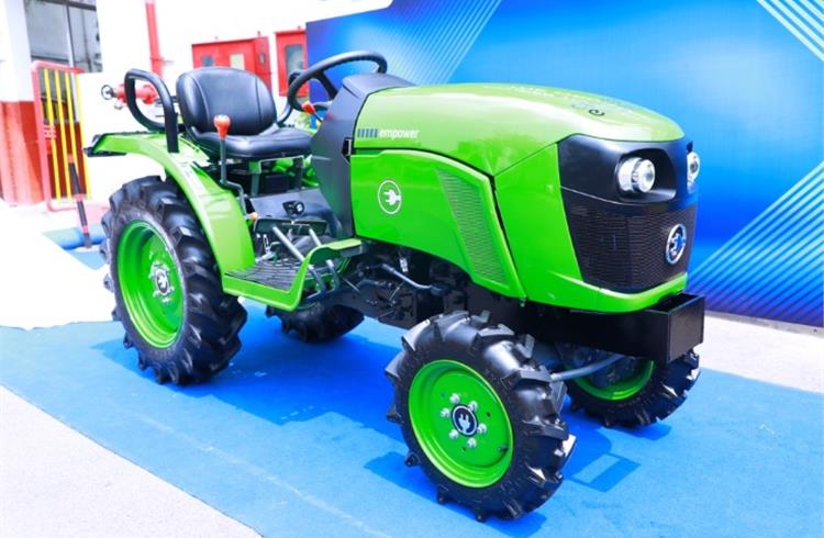The running cost of a conventional 21HP diesel tractor is roughly around Rs 150 per hour while for the Cellestial E-Mobility tractor will be around Rs 20 to Rs 35 a hour.