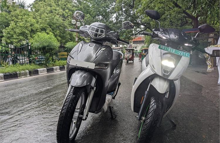 The Okhi-90 with its arch rival, the Ather 450X. The Okinawa falls short in overall quality and engineering.