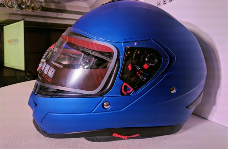 The Mavox FX  (solid) helmet is priced at Rs 2,400.