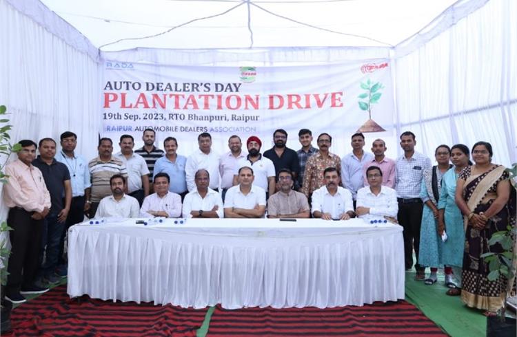 FADA celebrates Auto Dealers' day, pledges commitment to sustainability 
