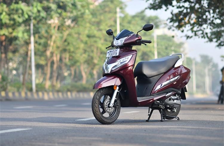 At No. 4 is the recently launched BS VI-compliant Honda Activa 125 with 54.2kpl on the fuel efficiency scale, which constitutes combined urban and highway riding.