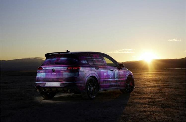 The new Golf can be seen with camouflage at the CES.