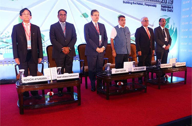 L-R: Maruti Suzuki's Kenichi Ayukawa; ACMA president Ram Venkataramani; Uday Kotak, President- Designate, CII; Union Minister Nitin Gadkari; SIAM president Rajan Wadhera and Vishnu Mathur, DG, SIAM.
