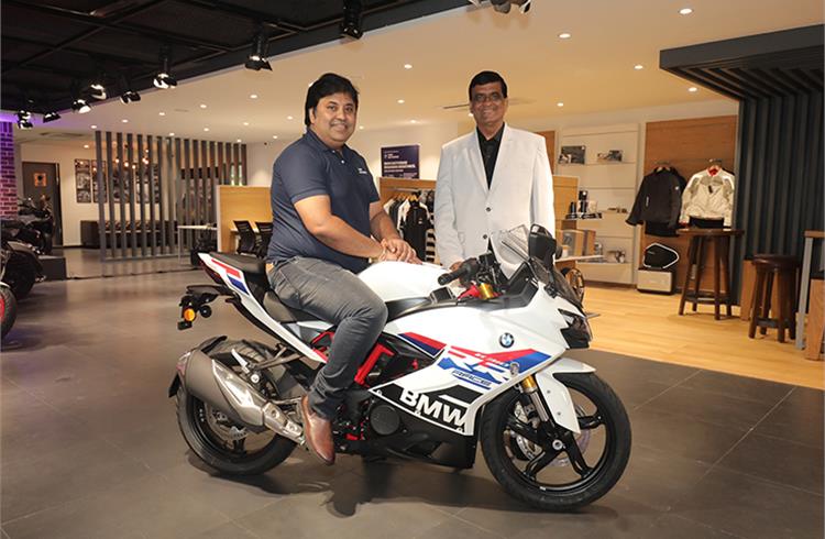 L-R: Shivapada Ray, Head, BMW Motorrad India and Jairaj Bhagchandani, Dealer Principal, Thane Motorrad at the launch of Thane Motorrad dealership.