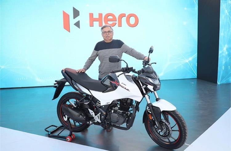 Dr Pawan Munjal, Chairman, Hero MotoCorp, unveiled the Xtreme 160R at the Hero World 2020 event at the company’s R&D hub – the Centre of Innovation and Technology in Jaipur – in February.