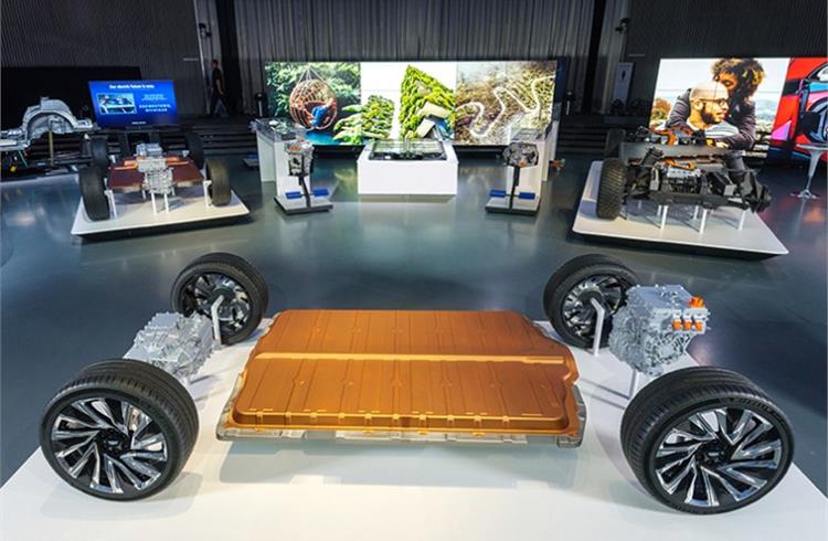GM's proprietary Ultium battery technology is at the heart of its EV strategy – be it affordable transportation, luxury vehicles, work trucks, commercial trucks or high-performance machines.