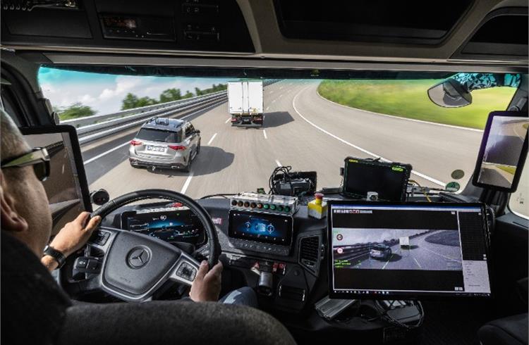 Daimler Truck tests new safety assistance systems for its CVs