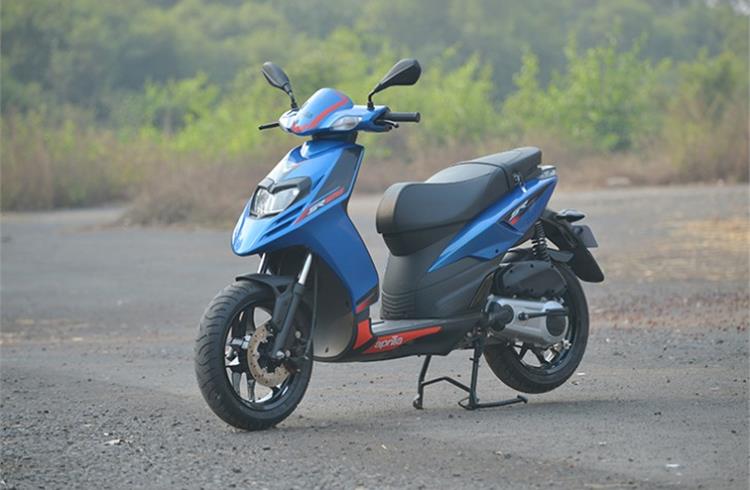 At No. 9 is the Aprilia SR 125 which goes 41.9 kilometres to the litre, which constitutes 40.6kpl in the city and 43.3kpl on the highway.