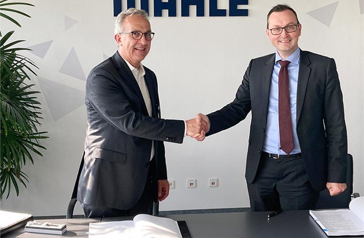 cellcentric CEO Dr. Matthias Jurytko (left) and MAHLE Corporate Executive Vice President Sales & Application Engineering Martin Wellhöffer (right)