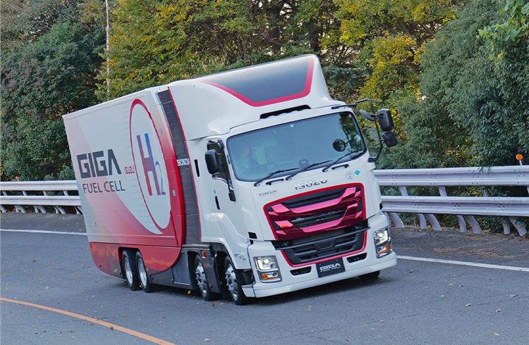 The Giga Fuel Cell HD truck being driven on a closed test course, prior to the start of public road testing on December 21, 2023. 