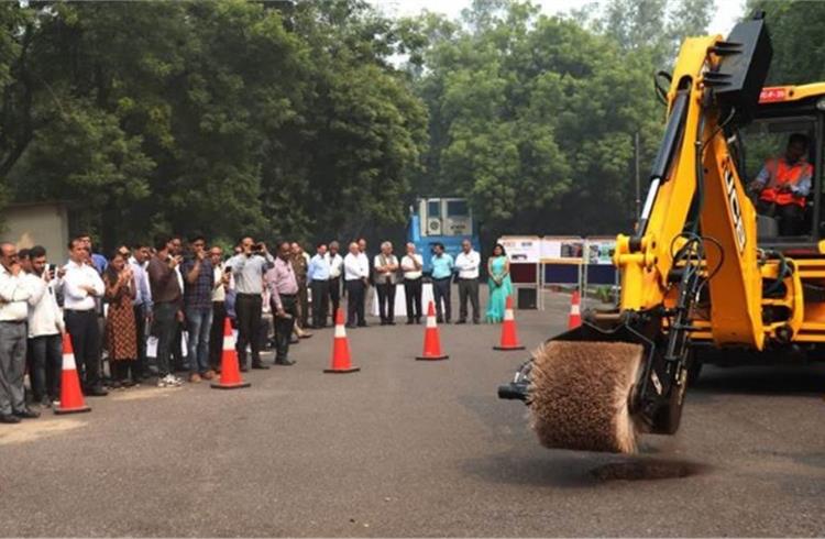 The pothole repair machine prototype at work in New Delhi.