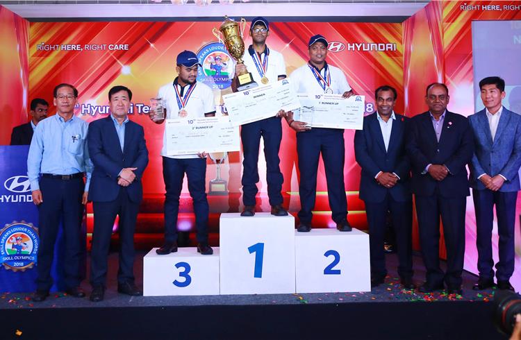 The winners – No. 1 Pradip Kumar Saha (Mukesh Hyundai / Kolkata); No. 2 M Shadhesh Kumar (Kun Hyundai / Chennai) and No. 3 Tarak Das (Mukesh Hyundai / Kolkata) – seen here with HMIL MD & CEO, YK Koo.