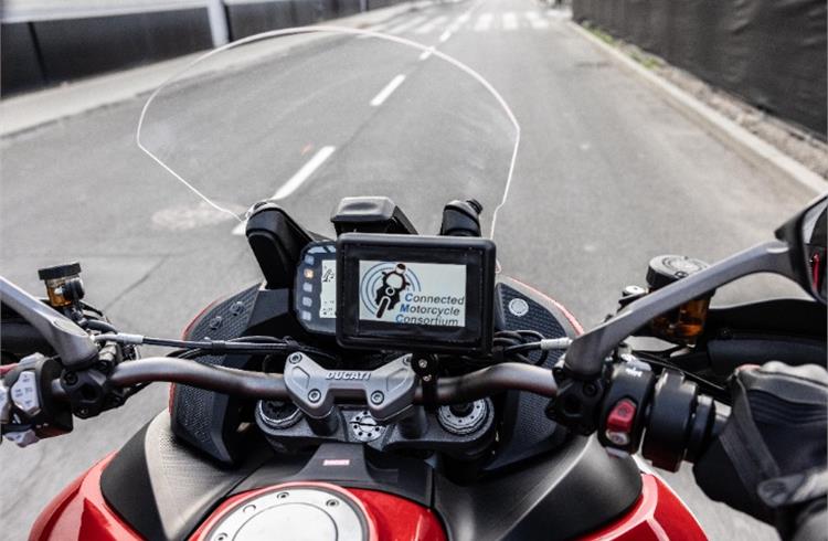 The Connected Motorcycle Consortium comprises aims to include motorbikes in the future of connected mobility to improve the safety of motorcyclists.