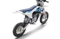 Set to rival any 50cc fuel-powered motorcycle, Husqvarna EE 5 is a fully adaptable, five-kilowatt competition machine.