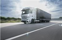 Daimler tests fuel-cell truck with liquid hydrogen
