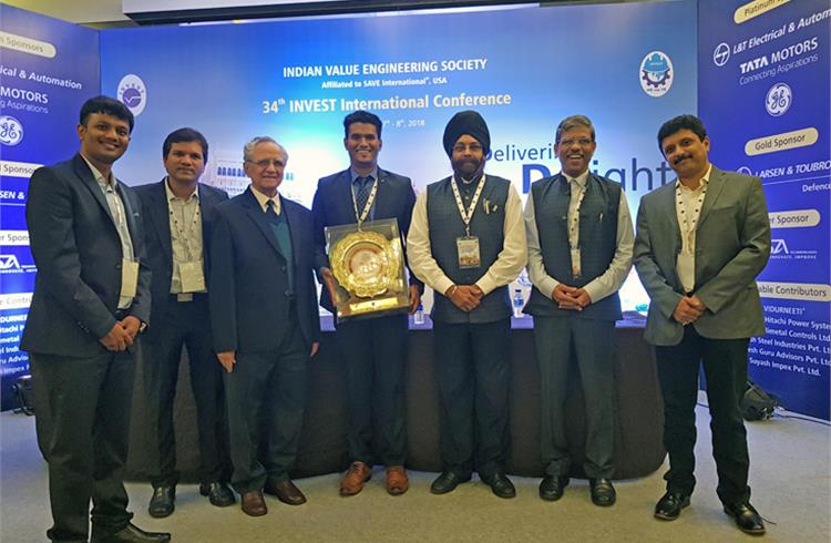 Team Tata Technologies – Bharat Waghmode, Prasad Talathi, Avinash Bhosale and Sunny Dharmjitdnyasu – with the KSRM Sastry Award along with members of the managing committee of the 34th Value Engineeri