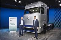 L-R: Martin Daum, chairman of the Board of Management of Daimler Truck and Member of the Board of Management of Daimler, and Andreas Scheuer, Federal Minister of Transport and Digital Infrastructure, in front of the Mercedes-Benz GenH2 Truck.