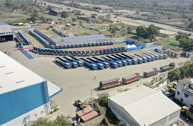 In March 2020, CJ Darcl Logistics, a JV between Korean group CJ and Indian logistics firm Darcl and one of India’s leading end-to-end transport and logistics companies  took delivery of 120 BharatBenz tractor-trailers. it already owns 112 BharatBenz trucks.