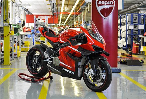 First Ducati Superleggera V4 rolls off the production line