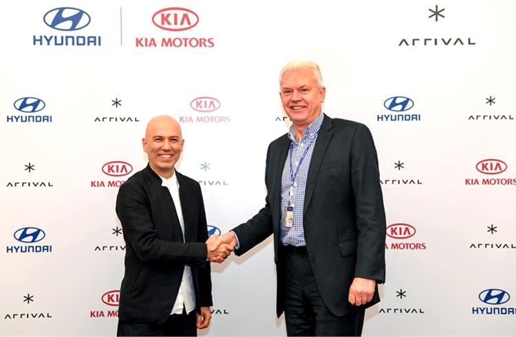 L-R: Denis Sverdlov, CEO of Arrival, and Albert Biermann, President and Head of R&D for Hyundai Motor Group, sign an agreement to invest in joint development of EVs at Hyundai Motor Group HQ in Seoul.
