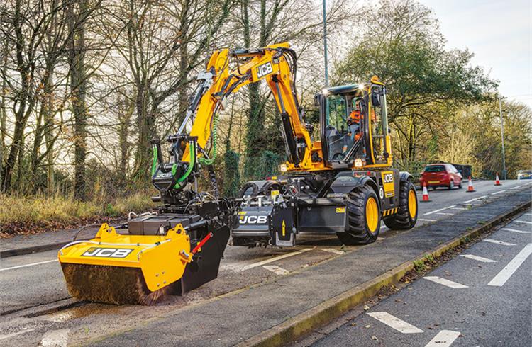Called the Pothole Pro, the all-in-one machine repairs holes four times faster than traditional methods yet is also significantly cheaper, says JCB.