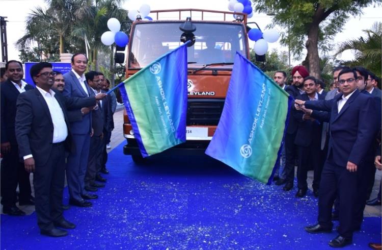 Anuj Kathuria, COO, Ashok Leyland(holding the flag) flagging off the first batch of BS-VI trucks with his team.