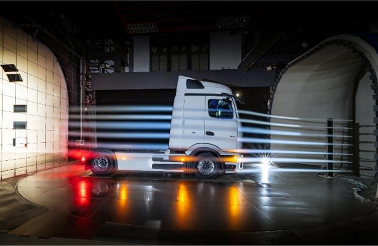 Mercedes-Benz Trucks premieres eActros 600 with 500km range