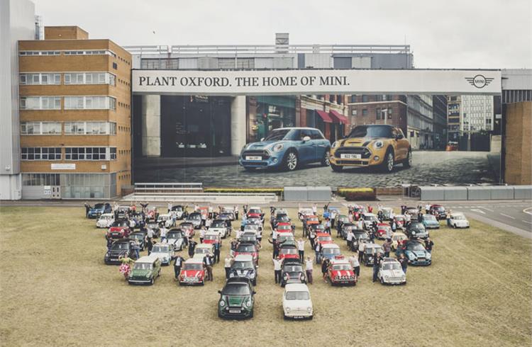 To celebrate 60 years, Mini brought together one car from each year of production, led by 621 AOK – the very first Mini built – with the 10 millionth Mini bringing up the rear.