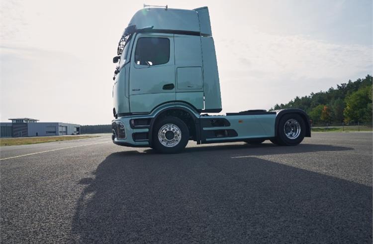 Mercedes-Benz Trucks is offering a comprehensive range of digital solutions and services surrounding the new Actros L to simplify processes and workflows for fleet operators. 