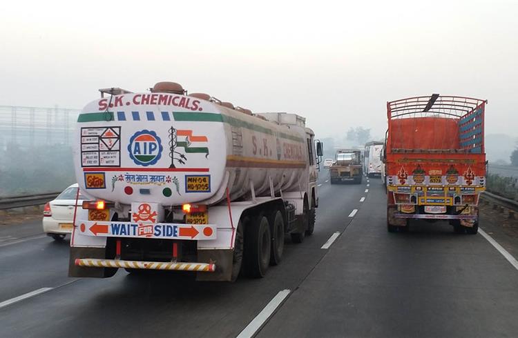 It is estimated that 700,000 trucks, buses and taxis (0.3% of vehicle parc) older than December 2000 contribute to 15-20% of the vehicular pollution. 