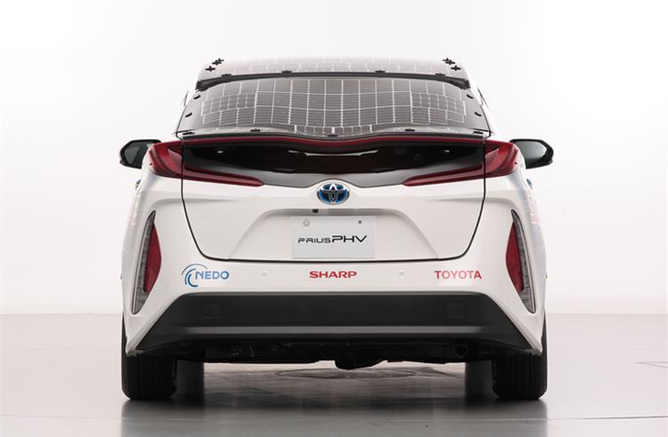 The demo car is equipped with a solar battery panel that utilises several solar battery cells with a conversion efficiency of 34 percent-plus. 