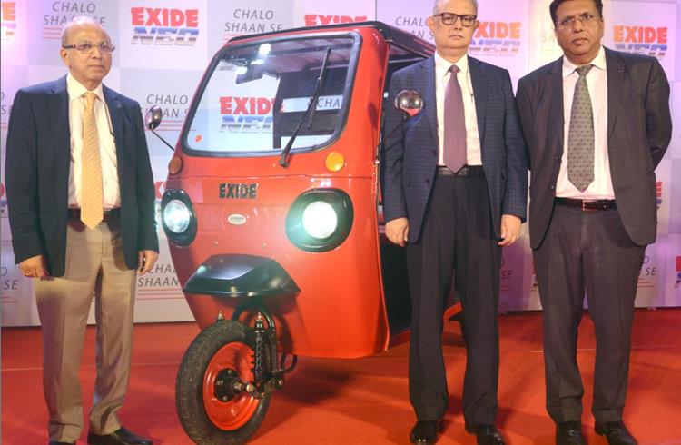 L-R: Gautam Chatterjee, MD & CEO, Exide Industries; Subir Chakraborty, Deputy MD and Arun Mittal, Director — Automotive, Exide Industries with the Exide Neo.