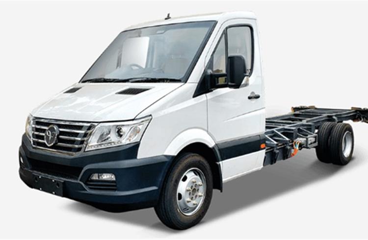 GreenPower Motor’s EV Star Cab and Chassis has a standard battery pack of 62.5 kWh (4,095kg payload and 150km range) or an optional one of 118 kWh (3,675kg payload and 250km range).

