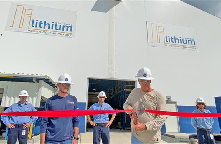 Plant Manager Bruce Seitz cutting the ribbon at the LiSTR Plant in El Dorado, Arkansas.