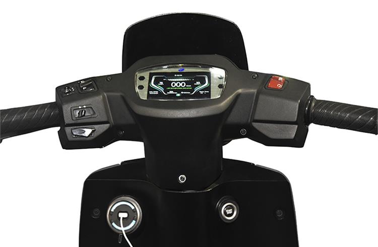 Varroc’s TFT Instrument Cluster offers complete customisation of interface and an array of other features such as Navigation, Day and Night modes, Bluetooth connectivity, AES encryption, and mobile phone synchronisation.