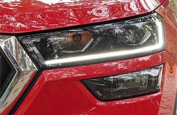 Valeo-sourced Projector LED headlamps with integrated DRLs and high-set fog lamps.