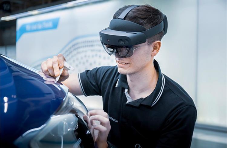 Through the use of digital tools such as augmented reality glasses, direct replacement is possible in the worldwide C-Class production.