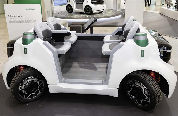 Schaeffler Mover is a concept for a small, fully electric versatile rolling chassis that can be combined with various body versions to support a range of  urban mobility and transport use. 