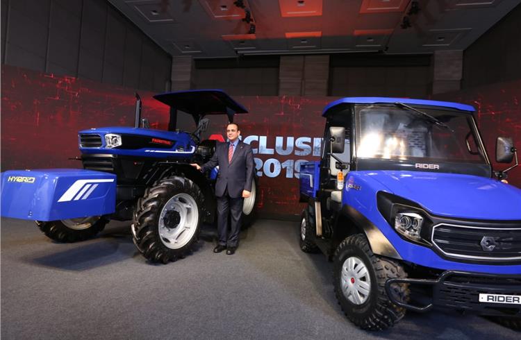 Nikhil Nanda, CMD, Escorts Ltd, with the Hybrid Concept Tractor and Rural Transport Vehicle. 