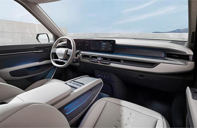 EV9’s pioneering interior breaks new ground for Kia by introducing a wealth of top-rung tech, an array of sustainable upmarket materials and unique packaging solutions.