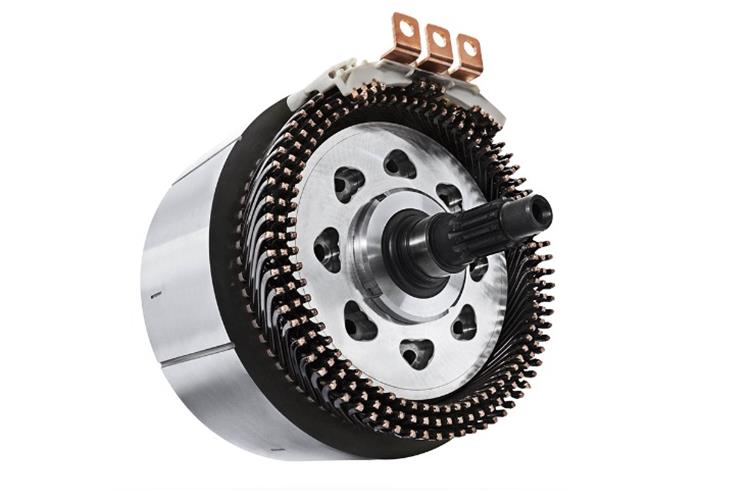 A cutting-edge 800-volt battery powers three potent Marelli-developed 300-kw permanent magnet motors – one in the front, two in the rear – to deliver up to 560 kW and a massive 1,350 Nm of torque.