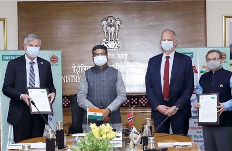 Petroleum Minister Dharmendra Pradhan and Norwegian Ambassador to India, Hans Jacob Frydenlund at the signing ceremony between Indian Oil R&D and Greenstat Hydrogen to set up a CoE on Hydrogen.